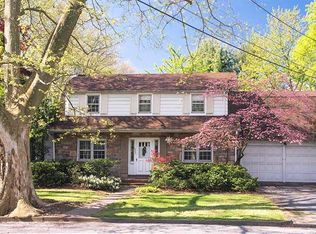 1735 E Cloverleaf St, Bethlehem, PA 18017