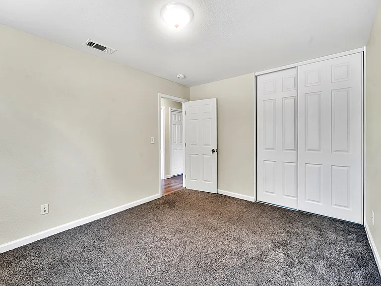 156 Sawyer St — Photo 20