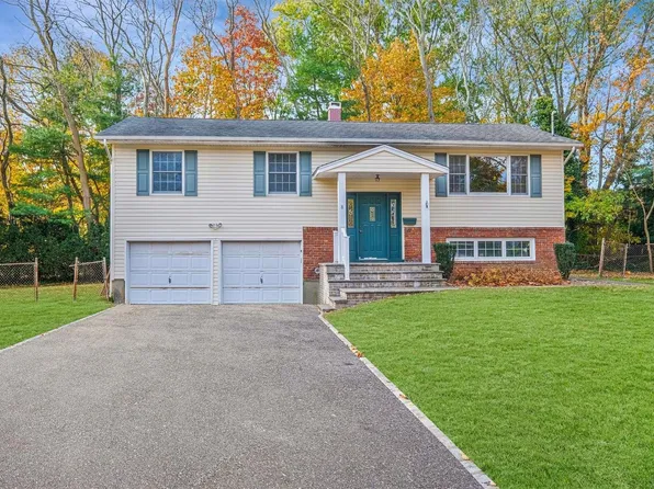 8 Parkside Drive, Kings Park, NY 11754