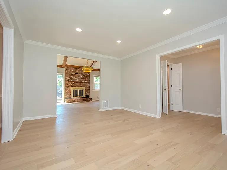 11802 Robindale Rd — Photo 15