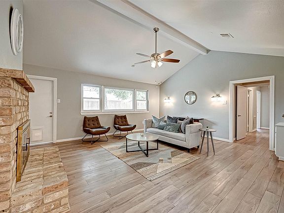 3rd image of 5806 Chrystell Ln
