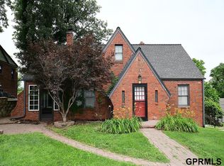 1004 S 38th St, Omaha, NE 68105