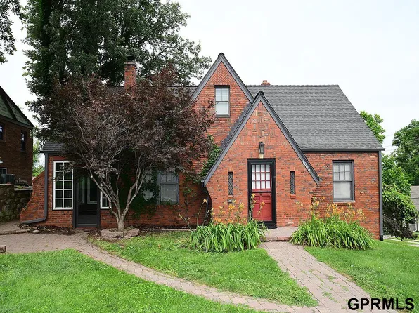 1004 S 38th St, Omaha, NE 68105