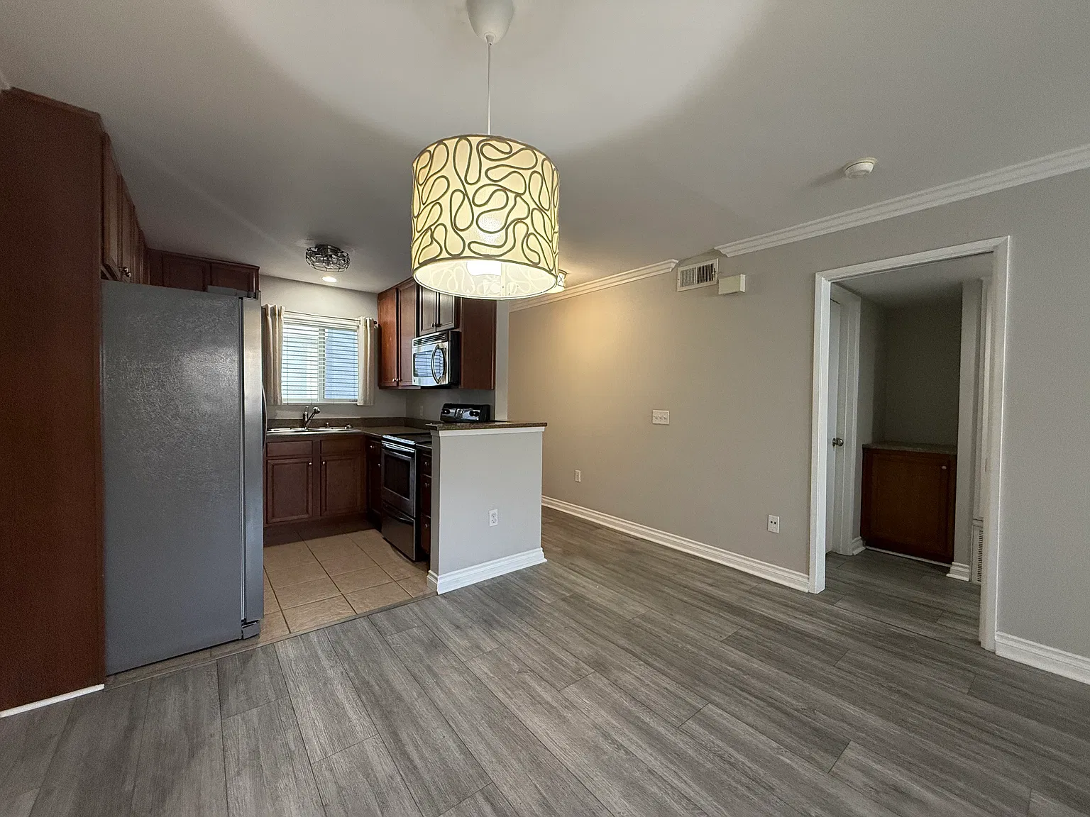 2 bed, 841 sqft, $2,745 — Photo 4