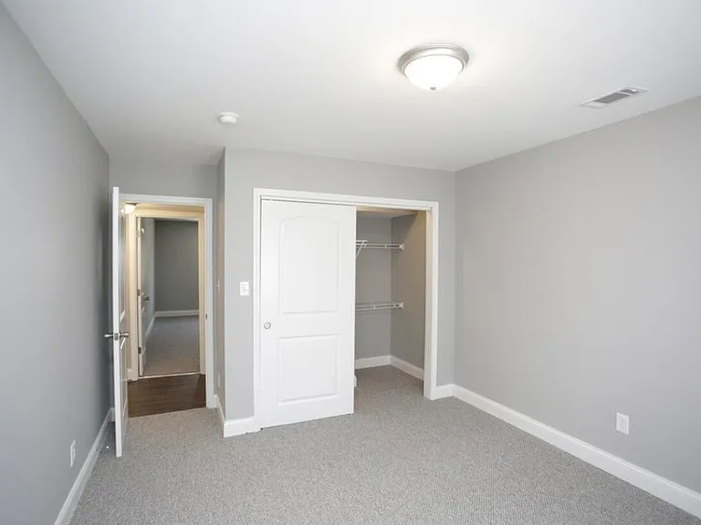 100 W 38th St #19 — Photo 4