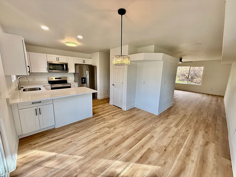 1735 W 540 N #1001 — Photo 6