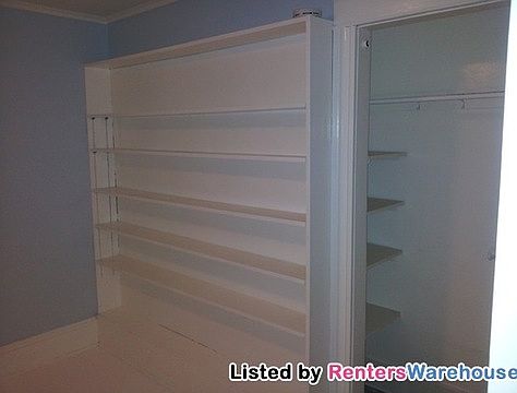 4th image of 2927 Polk St NE