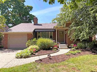 1031 Anita Ave, Grosse Pointe Woods, MI 48236