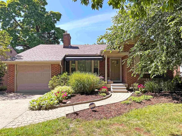 1031 Anita Ave, Grosse Pointe Woods, MI 48236