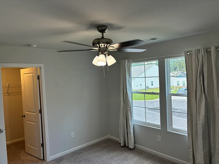 609 Parker Ct — Photo 14