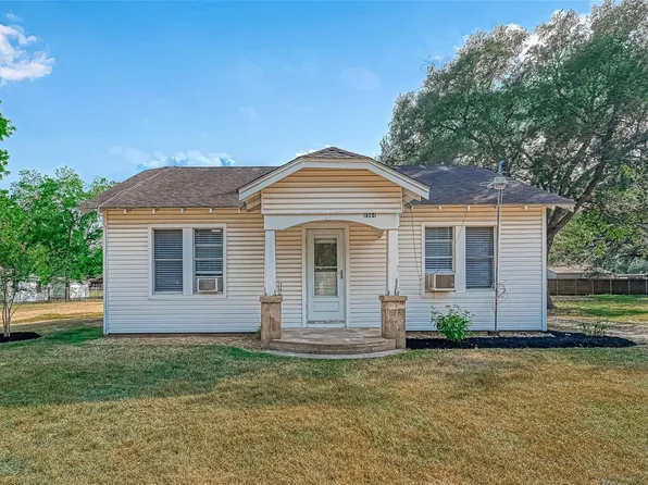 9314 Church St, Needville, TX 77461