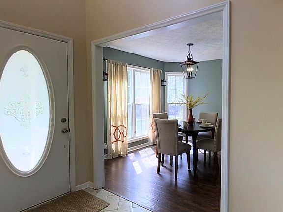 2nd image of 118 Hidden Valley Ln