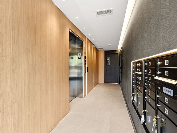 5th image of 388 Washington St #405