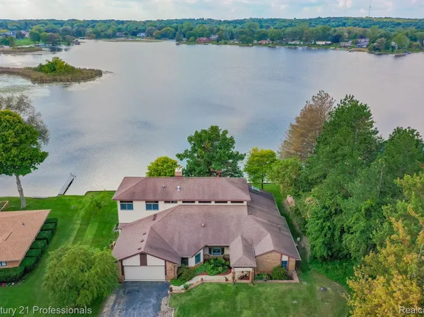 8763 Ellis Rd, Clarkston, MI 48348