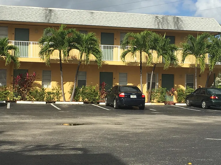 4061 N Dixie Hwy #28 — Photo 16