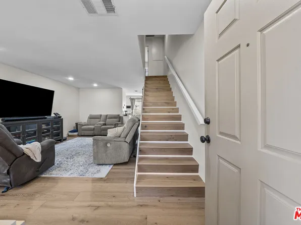 19124 Hamlin St Unit 4, Reseda, CA 91335