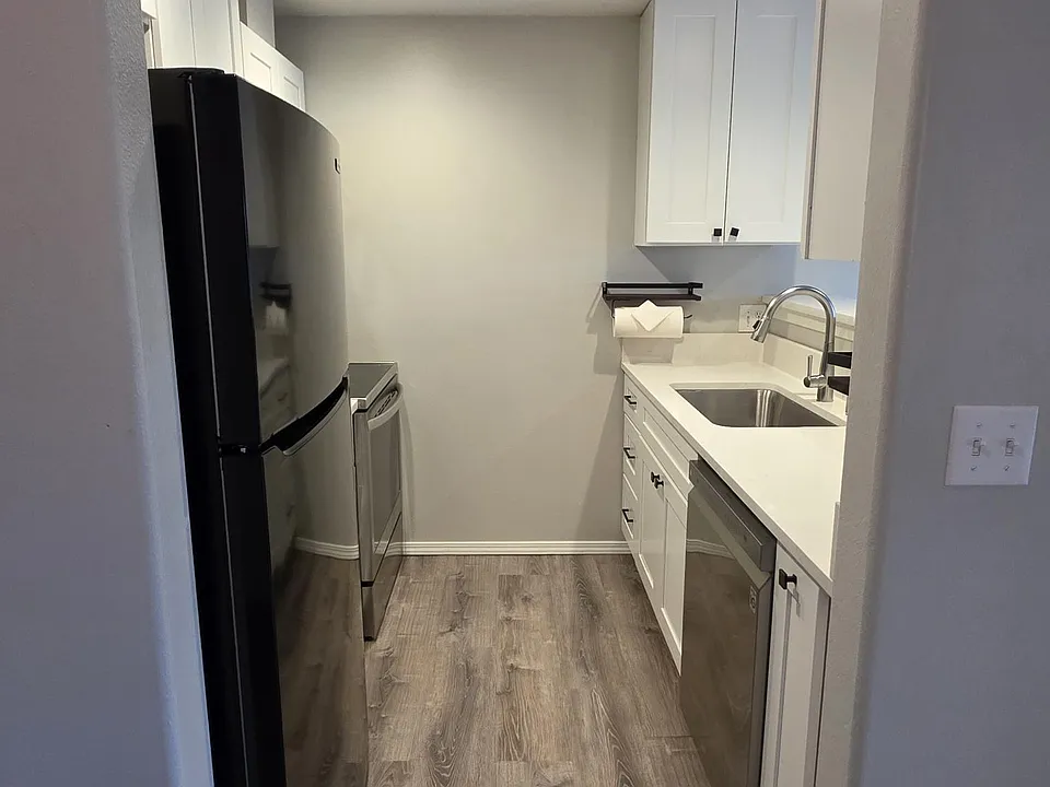 Kitchen with all appliances