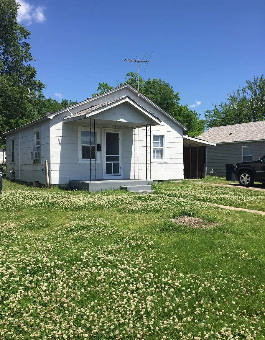 806 E Seymour Street — Photo 1
