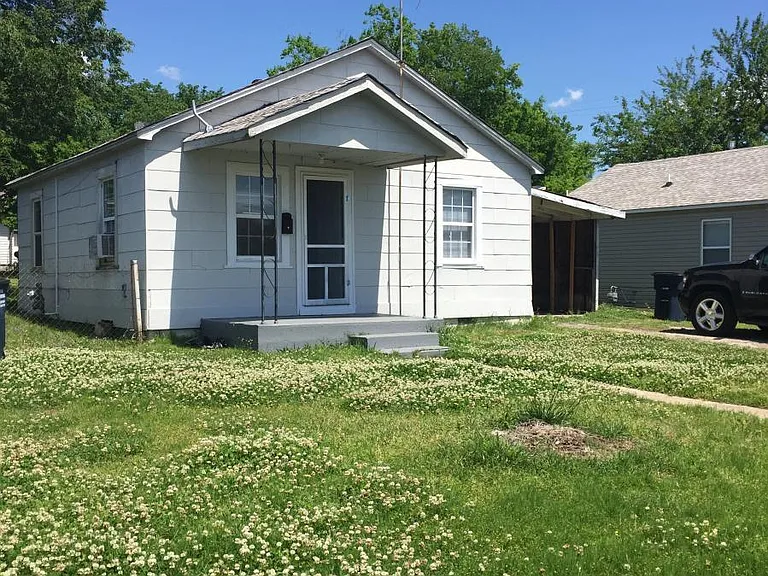 806 E Seymour St — Photo 1