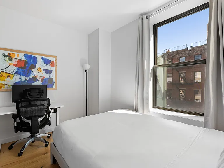 236 E 15th St #3 — Photo 28