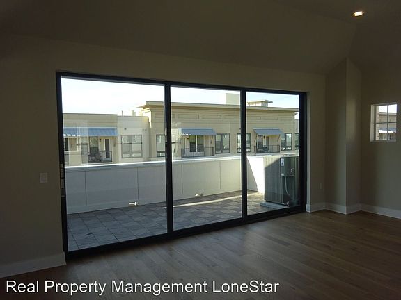 5th image of 1401 Town Creek Dr
