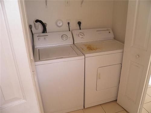 5th image of 2445 SE 14th Ave