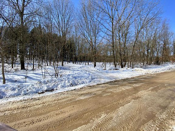 3rd image of 13750 Wright Woods Dr NE