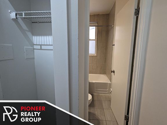 5th image of 509 W Belmont Ave #6