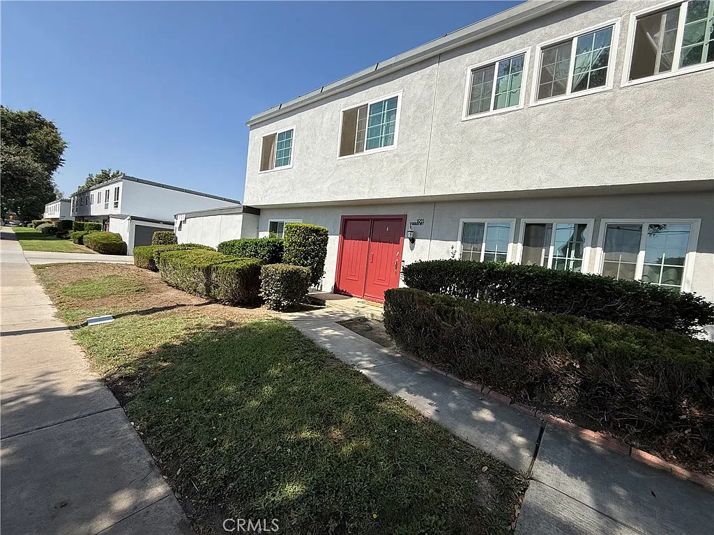 4 bed, 2.5 bath, 1440 sqft, $3,500 — Photo 1