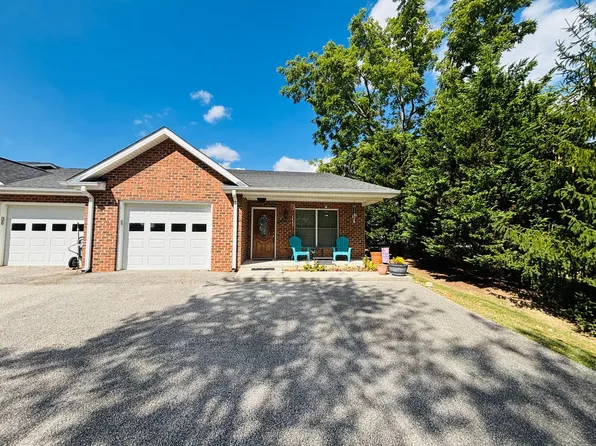 1132 Huff Ln, Blacksburg, VA 24060