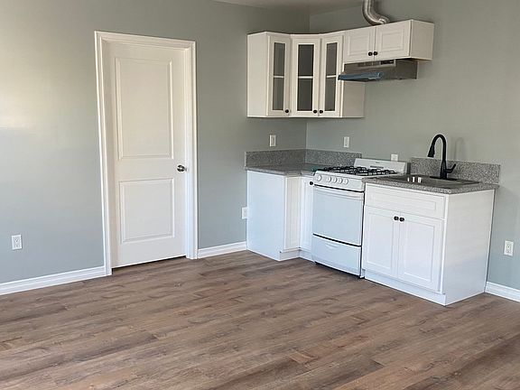3rd image of 1809 W 41st Pl #2