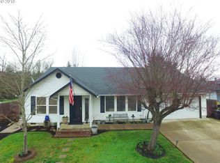 10 Davis Pl, Cottage Grove, OR 97424