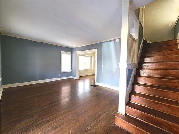 3rd image of 5219 Lyon Ave