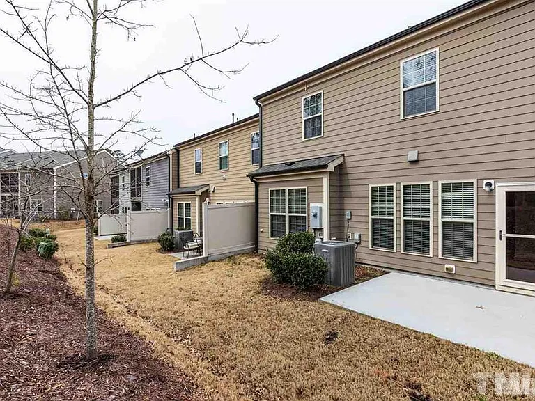407 Daylin Dr — Photo 32