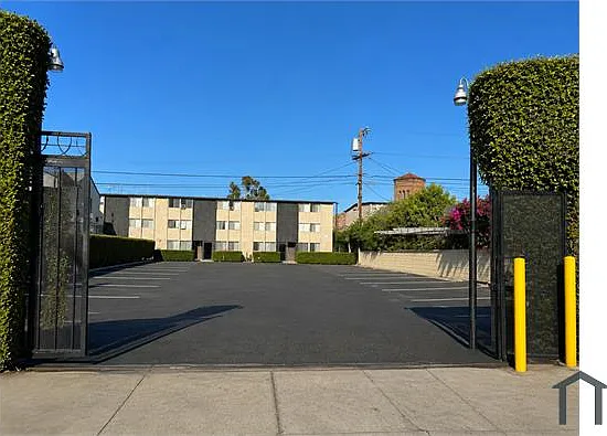 1431 S Hoover St #4 — Photo 7