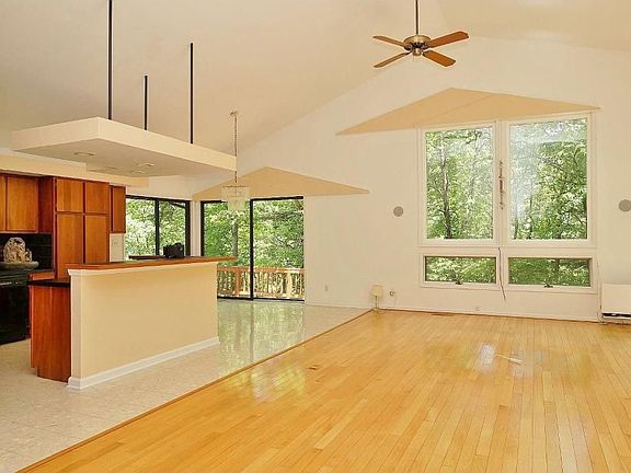 Great Rm w/ Kitchen & Dining