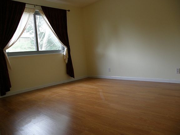 4th image of 255 Morton Dr