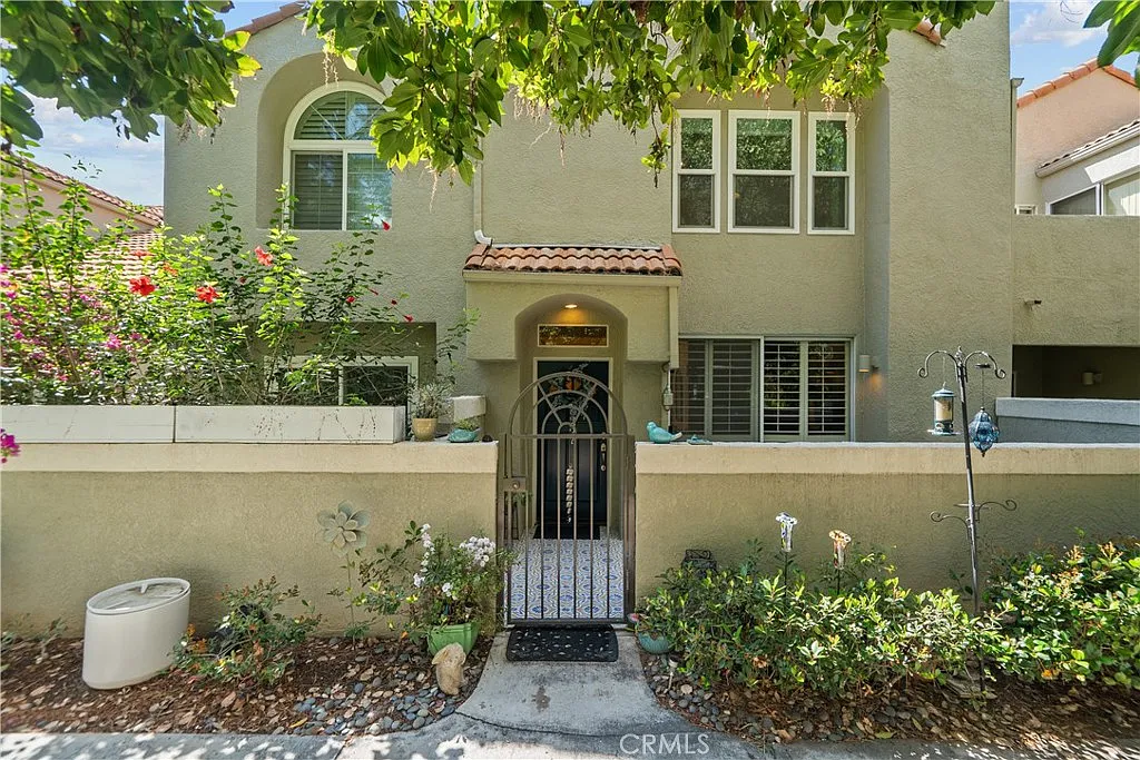 22327 Golden Canyon Cir photo 1