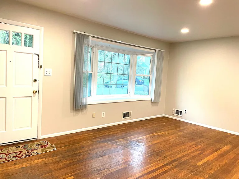 218 Upton St — Photo 4