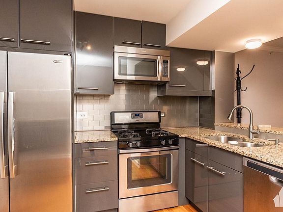 5th image of 5035 Warren St #A
