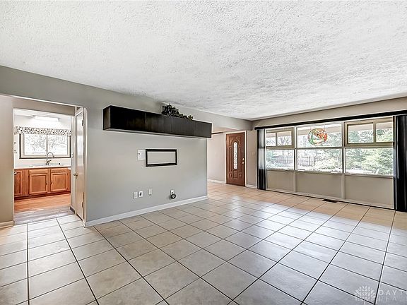 4th image of 4504 Woodbine Ave