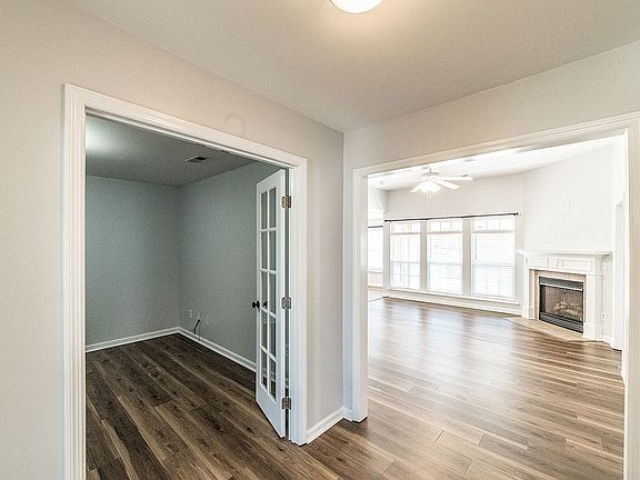 3rd image of 223 Silver Breeze Ct