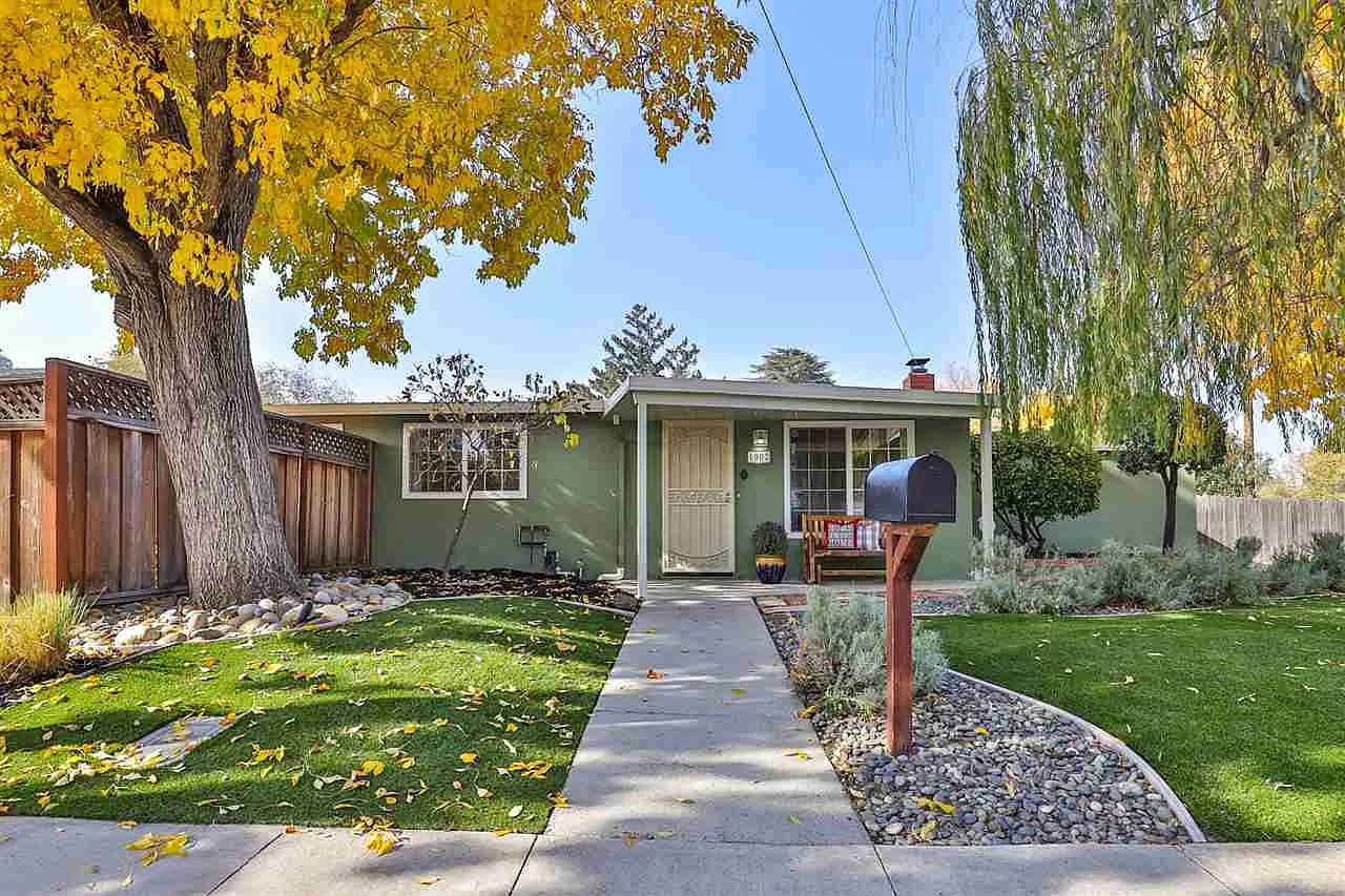 1002 Santa Cruz Dr photo 1