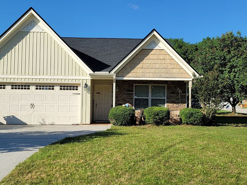 1st image of 561 Highland Pointe Dr