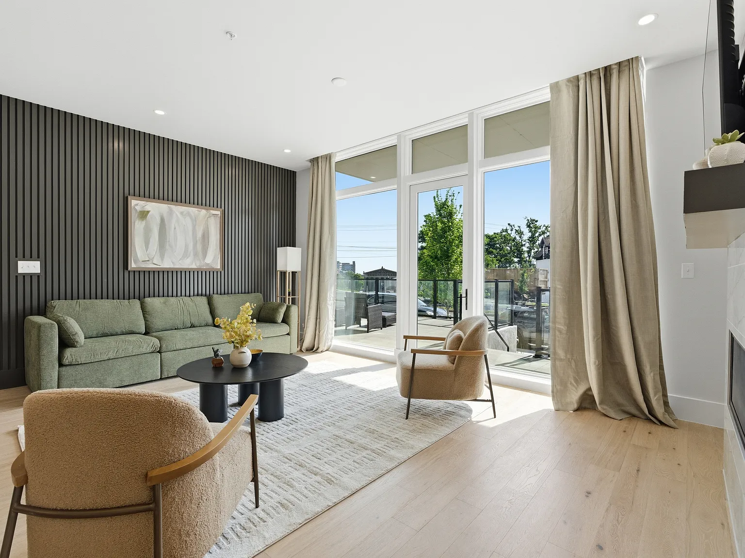 2 bed, 1417 sqft, $6,250 — Photo 2