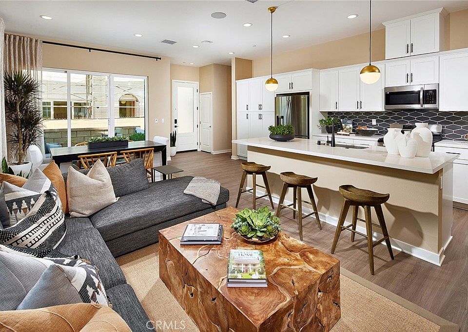 1st image of 4412 S Fairmount Paseo