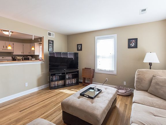 5th image of 9323 S McVicker Ave