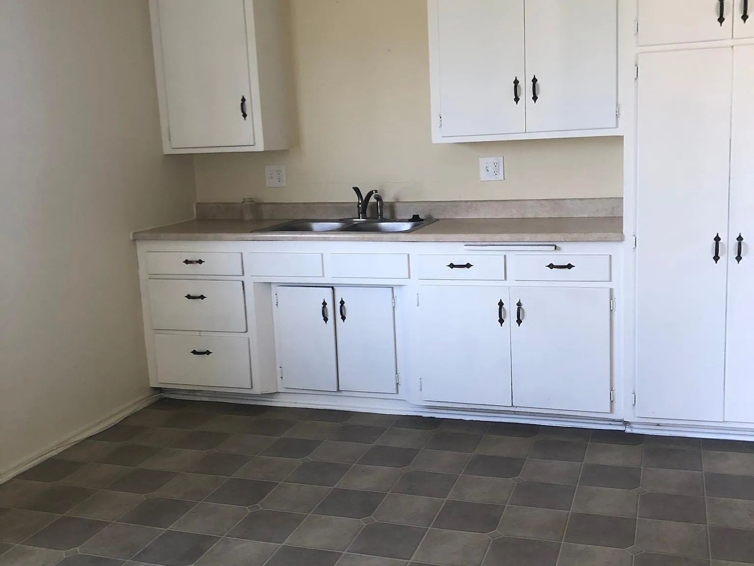 4914 Bell Ave — Photo 3