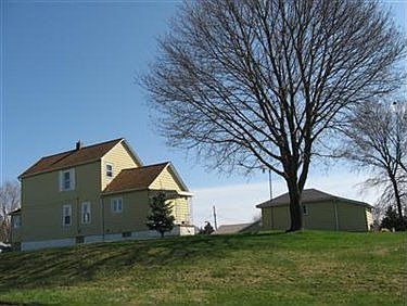3rd image of 461 Sanderson Ave