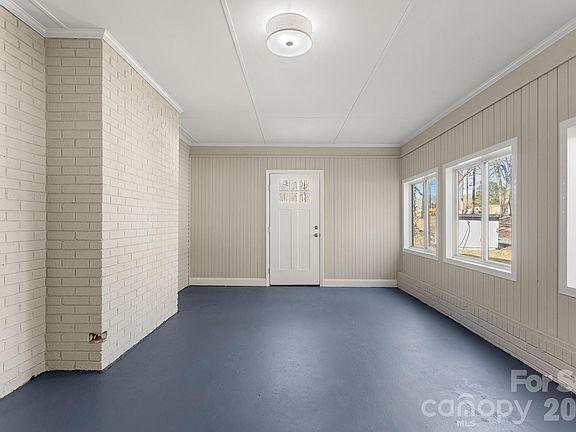 2nd image of 34886 Locust Ln